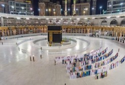 خلال أيام.. السعودية تتجه لإعلان فتح تدريجي لأداء العمرة