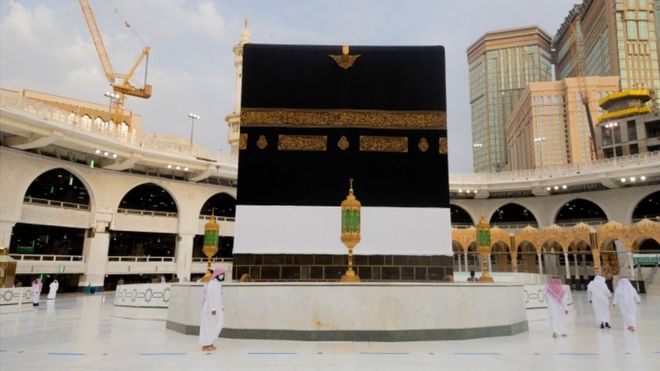 بعد توقف 7 أشهر.. السعودية تسمح بأداء العمرة على 4 مراحل