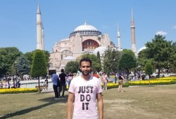 مصري يكشف تفاصيل احتجازه بقنصلية بلاده بإسطنبول