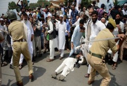 "لوموند": المسلمون أبرز من تحاربهم "ديمقراطية" الهند المدعومة من فرنسا