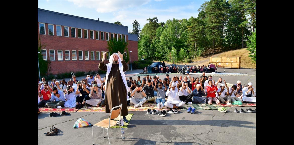 محكمة ستوكهولم تغرم سويديًا أساء لمسلمين أثناء صلاتهم العيد