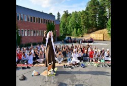 محكمة ستوكهولم تغرم سويديًا أساء لمسلمين أثناء صلاتهم العيد