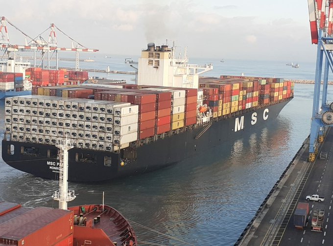 الربيع العربي| أول سفينة إماراتية إلى ميناء حيفا وأطفال بمشاهد ذبح بكنيسة مصرية