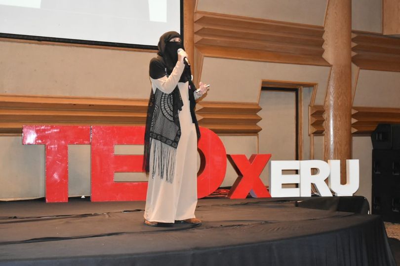 صيدلانية تتحدى منع النقاب بالجامعة الأمريكية وتشارك بأكاديمية لمساعدة المجتمع الطبي