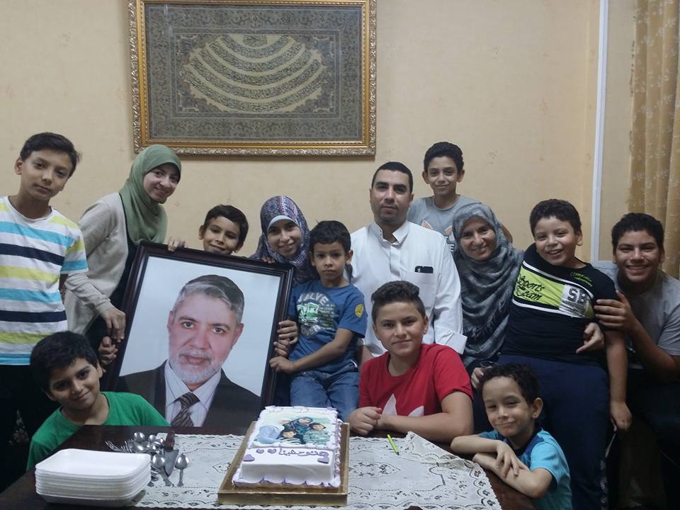 الدكتور طارق الغندور.. ست سنوات ودماء الشهيد (88) بسجون الانقلاب لم تجف