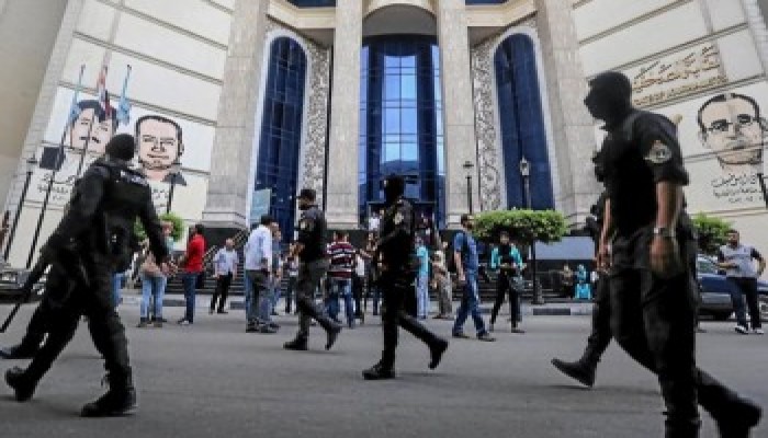 مطالبات بالإفراج عن الصحفيين المعتقلين ومأساة للمعتقلين بالعقرب