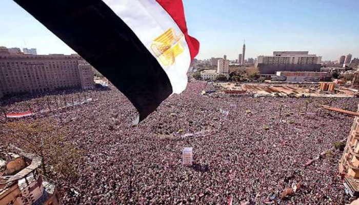 هاشتاج #"احنا_ثورة_مش_معارضة" يدعو للثورة وإسقاط حكم العسكر