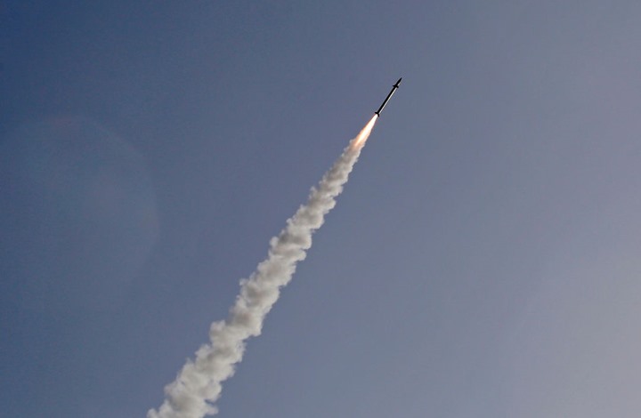 الكيان الصهيوني يزعم استعداد إيران لهجوم قريب.. وطهران تحذر