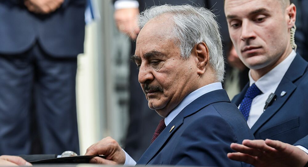 "الجارديان": تراجع نفوذ حفتر وسقوط هيبته وراء استئناف الحوار الليبي