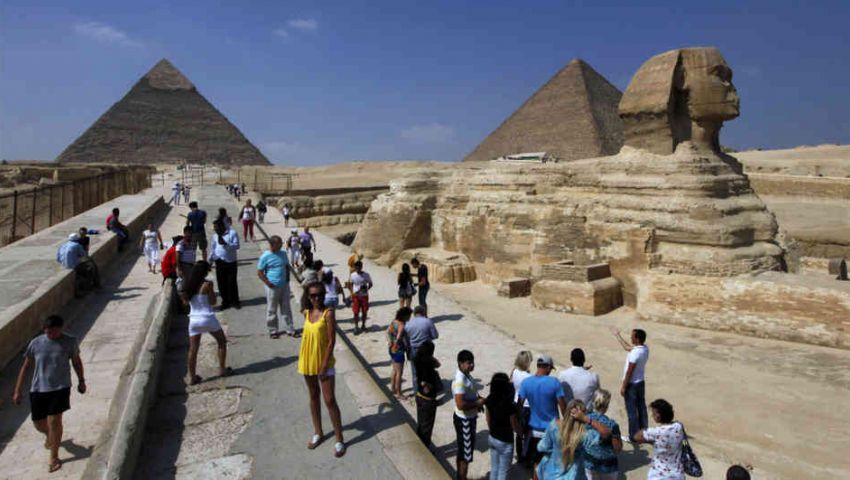 أعداد السائحين الوافدين إلى مصر تسجل تراجعا بأكثر من 70% في 2020
