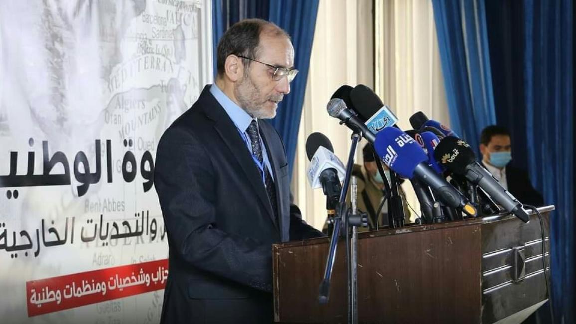 الجزائر.. مقري يطالب السلطة والرئيس بالتهدئة والإفراج عن الناشطين