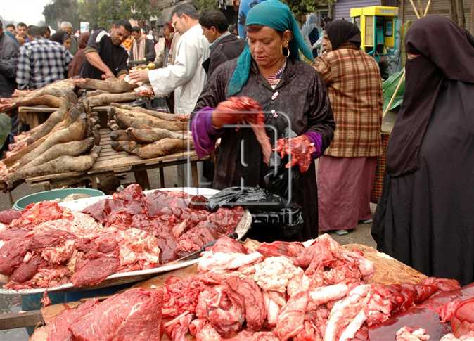 السلع الفاسدة تغزو أسواق مصر.. والضحايا من الفقراء