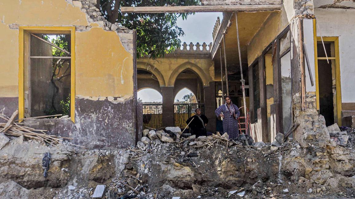 "بلدوزر" الانقلاب يواصل هدم الآثار ويصل مقابر السيدة عائشة