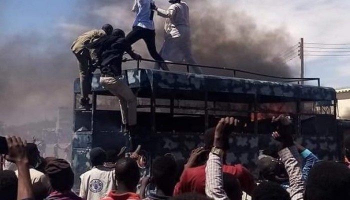 السودان.. استمرار المظاهرات والشرطة تطلق عليها الغاز بمدينة نيالا