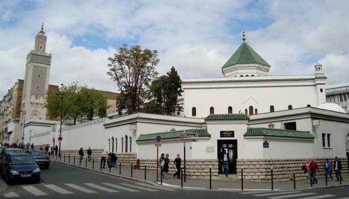 فرنسا.. حرب ثقافية جديدة لتبرير قمع المسلمين