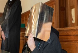 بعد حجز قضيته للحكم.. جاسوس السيسي بمكتب "ميركل" يتبرأ من مصريته