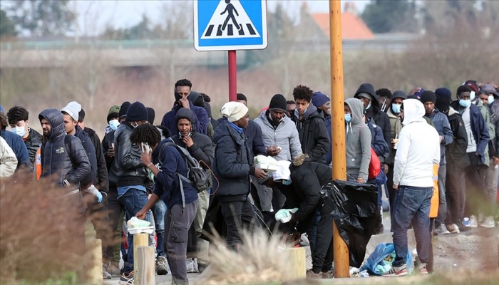 ترفضهم فرنسا.. مهاجرو "كاليه" يكافحون ضنك العيش وبرد الشتاء