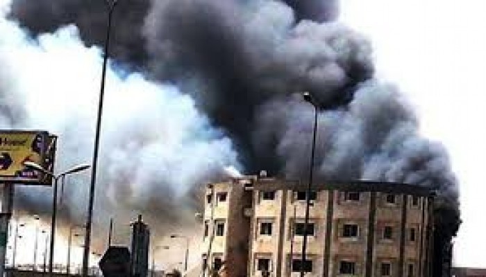 غضب بمواقع التواصل بعد وفاة 20 شخصاً بحريق مصنع ملابس