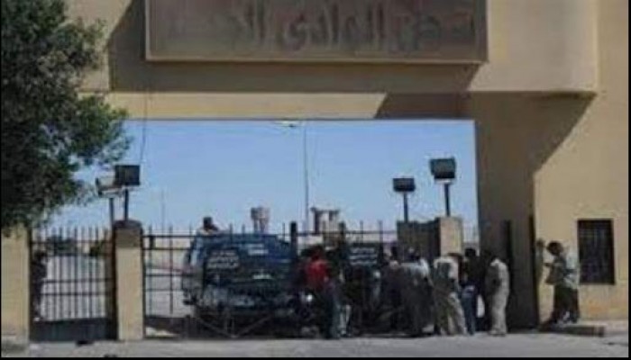 إضراب مفتوح بسجن "الوادي الجديد" بعد تعطيش المعتقلين وتجريد الزنازين