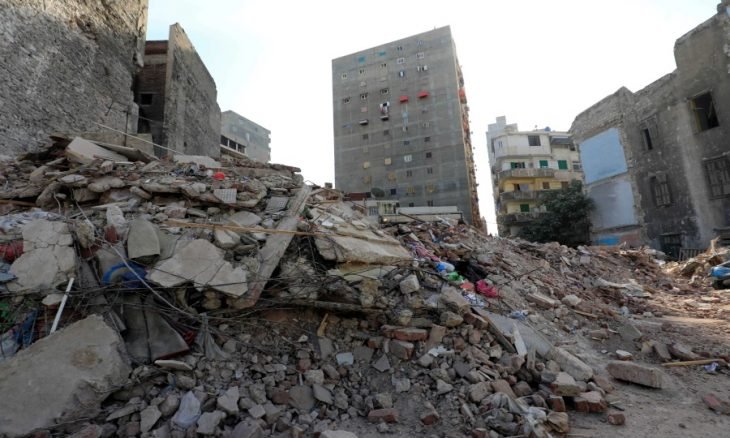 مقتل 7 وإصابة 25 في انهيار عقار شرقي القاهرة