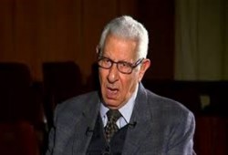 وفاة الكاتب الصحفي مكرم محمد أحمد