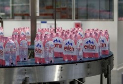 "هيستيريا" تصيب اليمين الفرنسي المتطرف بعد اعتذار “إيفيان” للمسلمين