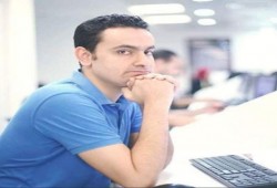 دعوات للإفراج عن الصحفي أحمد شاكر