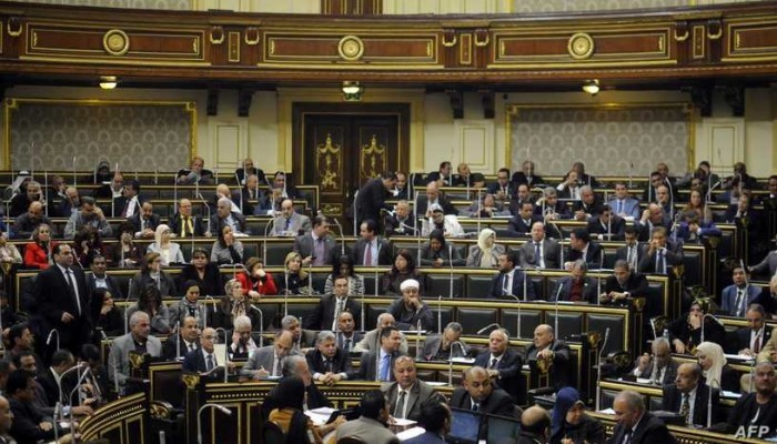 خطوة فاشية تزيد الانقسام.. قانون الشك يشعل الجدل في مصر