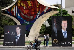 إيكونوميست: طغاة العرب يختارون منافسيهم في الانتخابات على طريقة بشار والسيسي