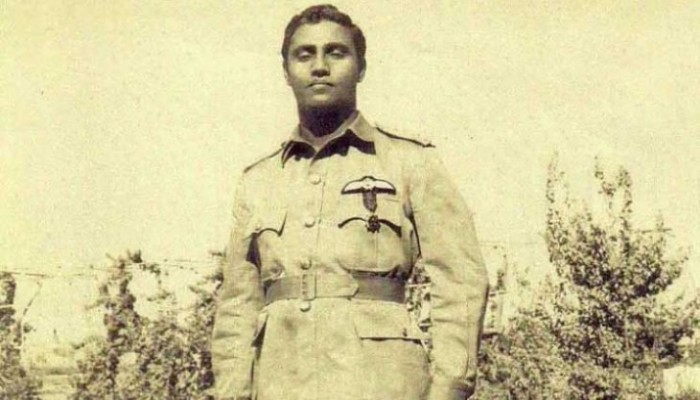 سيف عزام.. قصة بطولة لطيار باكستاني استثنائي في حرب 1967