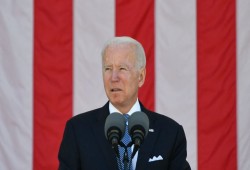 الجارديان: خيبة أمل من تراجع بايدن عن وعيده لديكتاتور ترامب المفضل