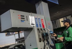 نظام الانقلاب يتجه لرفع سعر البنزين مجدداً أول يوليو المقبل
