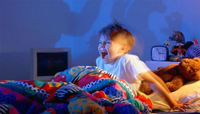 ابني شديد الخوف والفزع.. ماذا أفعل؟