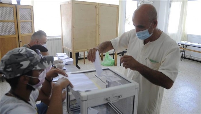 القره داغي ينتقد "ازدواجية معايير" الإعلام في انتخابات برلمان الجزائر