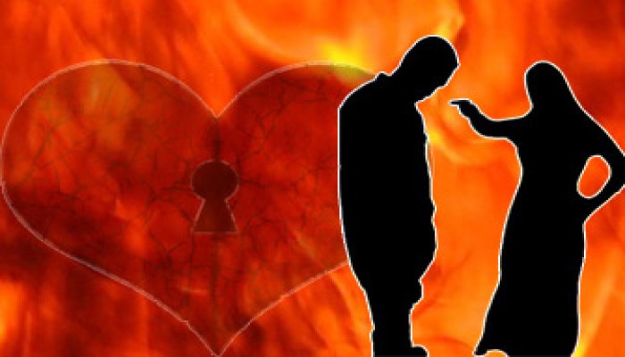 زوجي على اتصال بحبه القديم.. ماذا أفعل؟