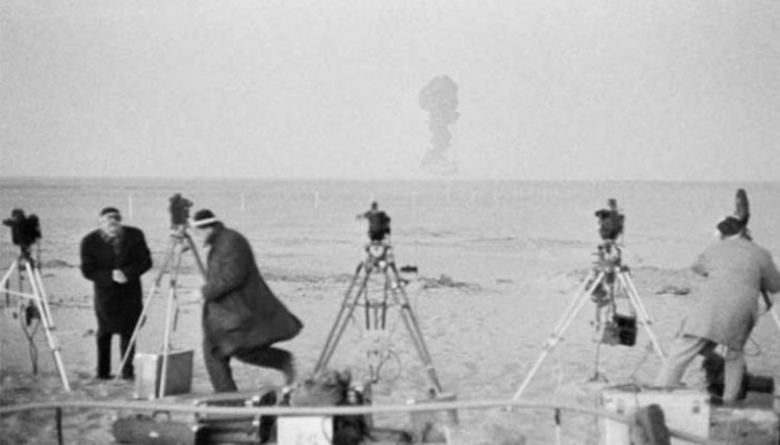 تفجيرات فرنسا النووية بالجزائر.. 4 أضعاف هيروشيما وإخفاء للخرائط