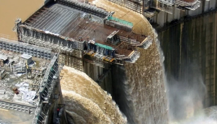 آبي أحمد بالانجليزية: متمسكون بالدفاع عن حقنا.. وبالعربية: أطمئن الجميع!