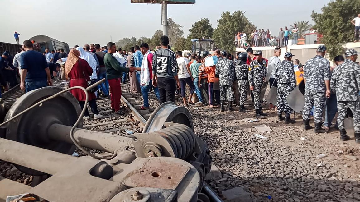 مغردون يتهمون نظام الانقلاب بالفاشية بعد إقرار فصل الموظفين الإخوان