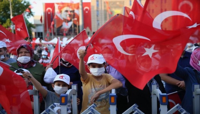 نشطاء يحتفون بذكرى فشل انقلاب 15 يوليو .. عندما واجه الأتراك العسكر