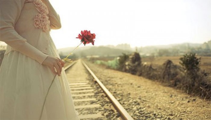 زوجتي تشعر أني لا أحبها.. ماذا أفعل؟