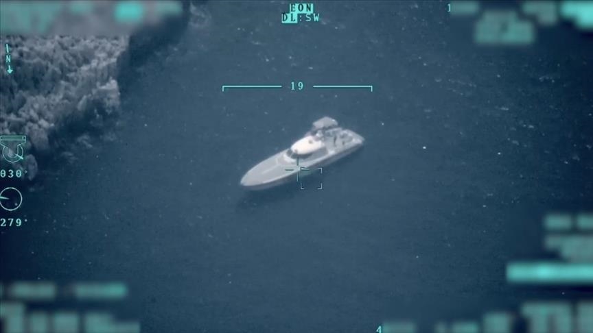 اليونان تترك مهاجرين للموت وخفر السواحل التركي ينقذهم