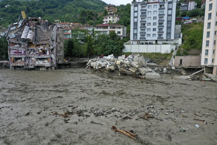 فيضانات كارثية شمالي تركيا.. أردوغان يتوجه للمنطقة