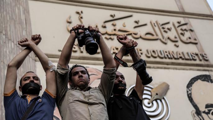 إخلاء سبيل الصحفي عبد الله جمعة وتجديد حبس خالد غنيم