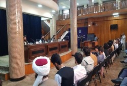 طالبان تحظر نقل الدولار والآثار خارج أفغانستان