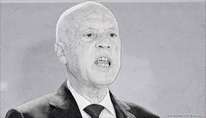 ميديابارت: الذين صفقوا لقيس سعيد باتوا يخشون الانجراف نحو الدكتاتورية