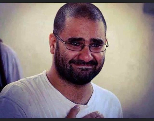 أسرة علاء عبد الفتاح تقدم بلاغا ضد منعه من حقوقه بسجون الانقلاب