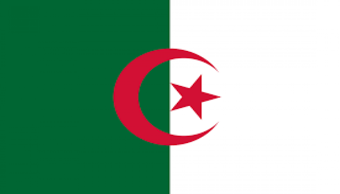 الجزائر.. دعوات لمقاطعة منتجات فرنسا ردا على ماكرون