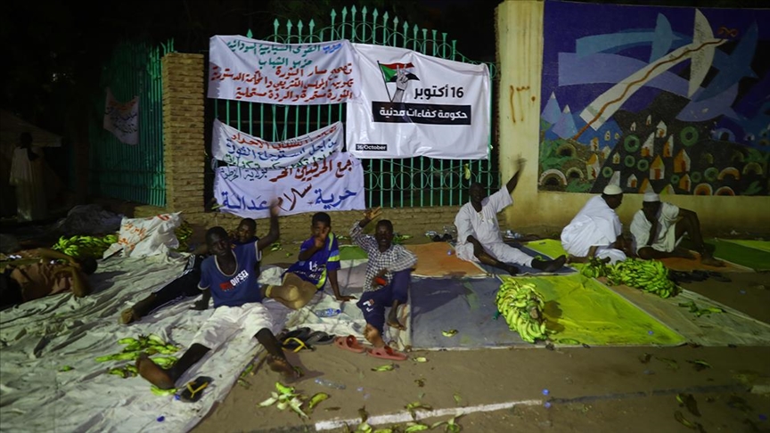 السودان.. الميثاق الوطني يبدأ اعتصاما مفتوحا أمام القصر الرئاسي