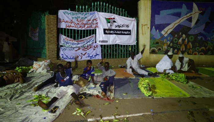 السودان.. الميثاق الوطني يبدأ اعتصاما مفتوحا أمام القصر الرئاسي