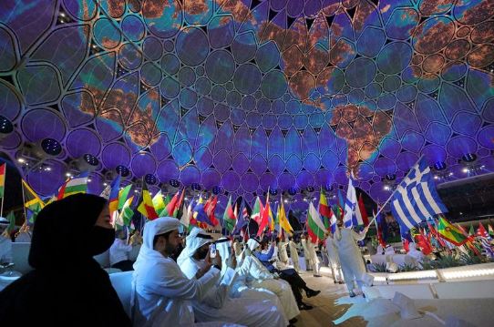 إيكونوميست: السيسي مادة سخرية في إكسبو دبي